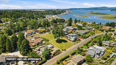Perched atop the desirable Telegraph Hill in Coos Bay, this - photo 1