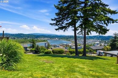 Perched atop the desirable Telegraph Hill in Coos Bay, this - photo 7