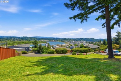 Perched atop the desirable Telegraph Hill in Coos Bay, this - photo 8