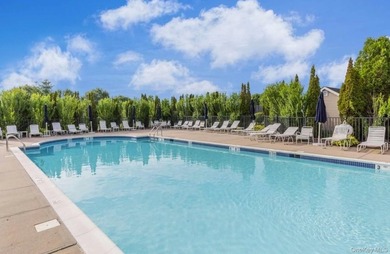Experience luxurious, easy resort-style living at Westhampton - photo 2
