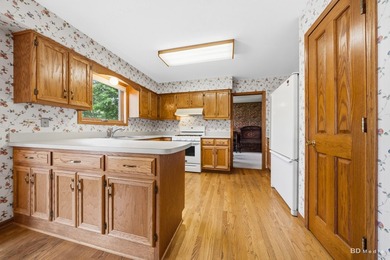 Welcome to this meticulously maintained Gallagher & Henry - photo 12