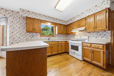 Welcome to this meticulously maintained Gallagher & Henry - photo 13