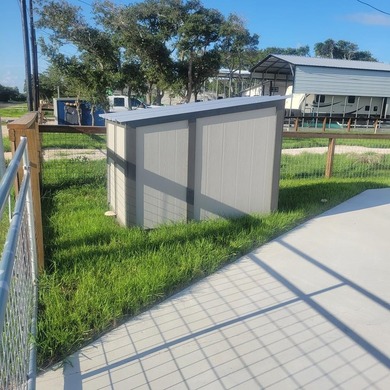 Barndominium ready for you! Fully fenced and gated, Septic - photo 15