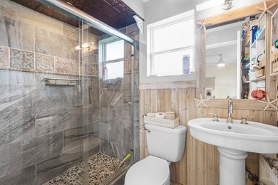This beautifully remodeled house is ready for you to call it - photo 15