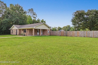 This light-filled starter home in Waveland is a must-see! - photo 2