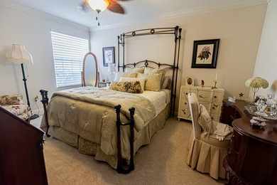 Lakes at Tradition! Beautifully updated 2/2/2 Villa. Interior - photo 12