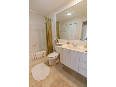 Lakes at Tradition! Beautifully updated 2/2/2 Villa. Interior - photo 13