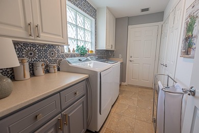 Lakes at Tradition! Beautifully updated 2/2/2 Villa. Interior - photo 14