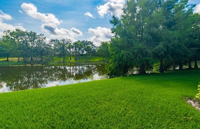 Lakes at Tradition! Beautifully updated 2/2/2 Villa. Interior - photo 17