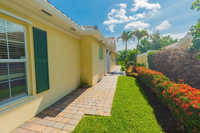 Lakes at Tradition! Beautifully updated 2/2/2 Villa. Interior - photo 18