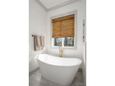 Back on the market with major lifestyle upgrades - a new pool - photo 31