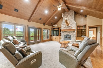 Close to Beaver Lake and Rocky Branch Marina, only 15 minutes to - photo 6