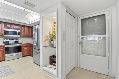 Welcome to easy, maintenance-free living in desirable Cypress - photo 6