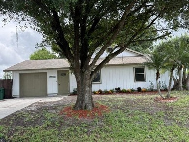 Beautifully remodeled Three-bedroom, two-bathroom single-story - photo 2