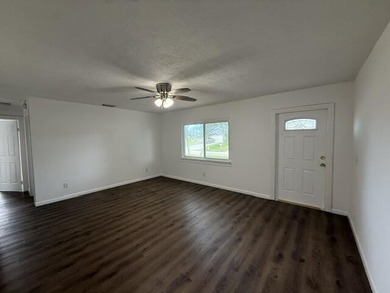 Beautifully remodeled Three-bedroom, two-bathroom single-story - photo 6