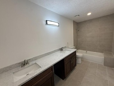 Beautifully remodeled Three-bedroom, two-bathroom single-story - photo 10