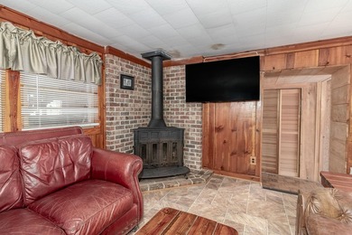 Welcome to your ideal lakefront retreat--where comfort, style - photo 7