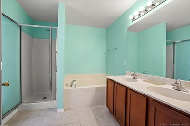 Welcome to this well maintained 4 bedroom, 3 bathroom home - photo 14