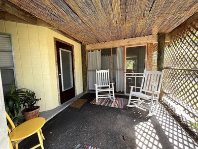 Rental potential. This is a stilt duplex with 2 bedrooms / one - photo 27