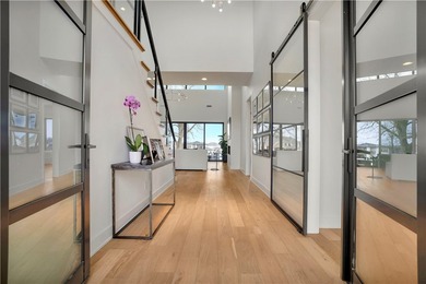 Modern luxury on the Shadow Valley golf course! Built in 2022 - photo 3