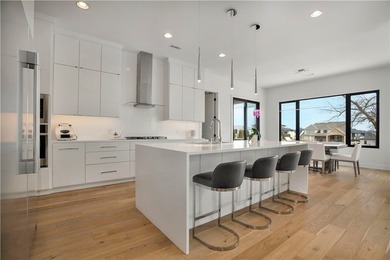 Modern luxury on the Shadow Valley golf course! Built in 2022 - photo 8
