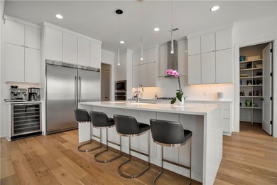 Modern luxury on the Shadow Valley golf course! Built in 2022 - photo 9