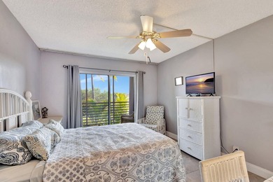 A brand-new bathroom, consistent flooring & water view - photo 11