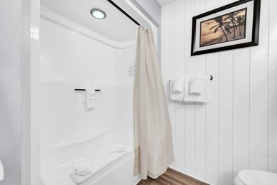 This bright and charming 623 sq. ft. studio condo has been - photo 16