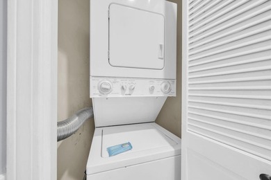 This bright and charming 623 sq. ft. studio condo has been - photo 17