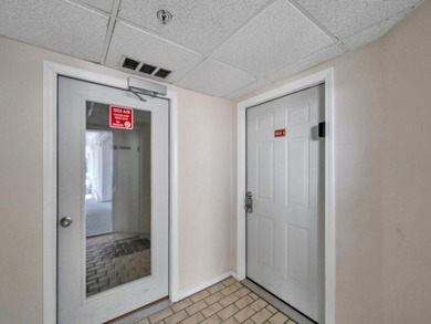 This bright and charming 623 sq. ft. studio condo has been - photo 20