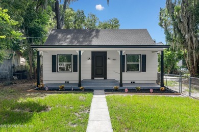St. Johns River Home Active Under Contract in Palatka Florida