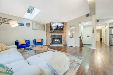 Beautifully Updated Home in The Hideout - North Section - photo 8