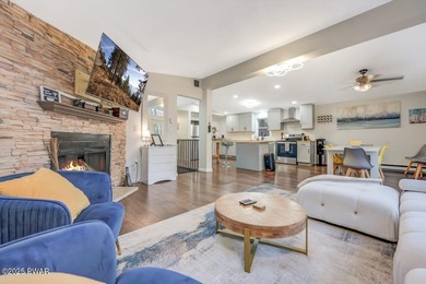 Beautifully Updated Home in The Hideout - North Section - photo 9