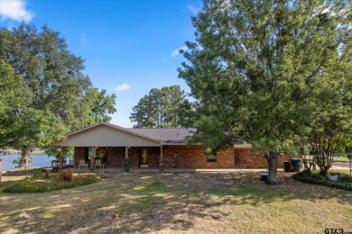 A great waterfront home on 2.974 acres with 270.50' of shoreline - Lake Home For Sale in Pittsburg, Texas