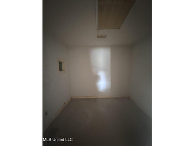 This 1,823 SF medical office building is move-in ready and - photo 17