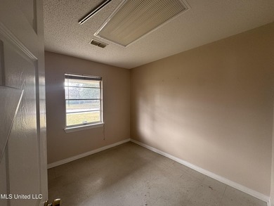 This 1,823 SF medical office building is move-in ready and - photo 29