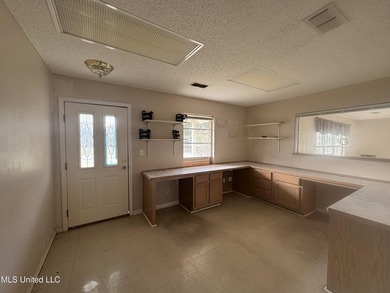 This 1,823 SF medical office building is move-in ready and - photo 30