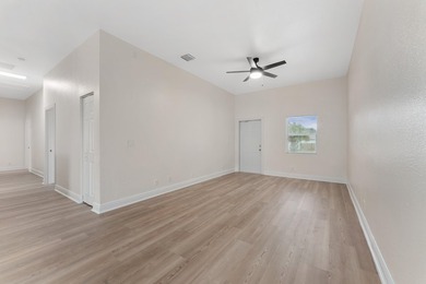 Single family home with 4 beds & 2 baths.. Recently underwent a - photo 9