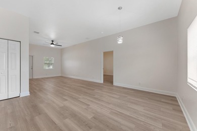 Single family home with 4 beds & 2 baths.. Recently underwent a - photo 10