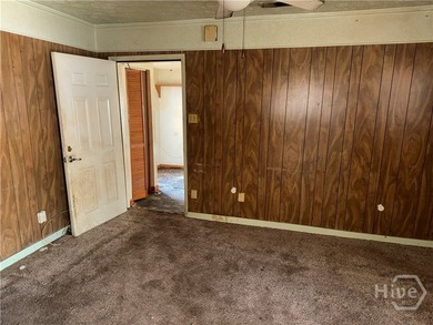 This 3 bedroom, 1 bathroom home sits in Savannah's Avondale - photo 5