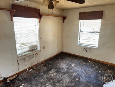 This 3 bedroom, 1 bathroom home sits in Savannah's Avondale - photo 6