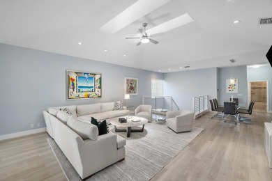 Light, open, and thoughtfully updated, this penthouse residence - photo 7