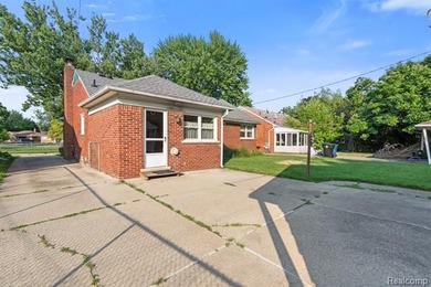 *OFFERS DUE MONDAY, JULY 20 @ NOON* Owned by the same family for - photo 6