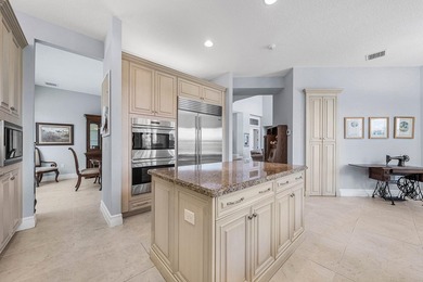 Beautifully upgraded 5-bedroom Colonnade residence set on an - photo 9