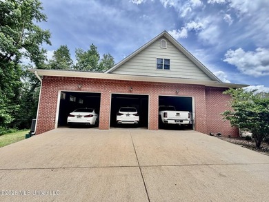 Experience the perfect blend of luxury, comfort, and country - photo 4