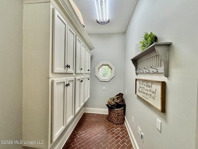 Experience the perfect blend of luxury, comfort, and country - photo 6