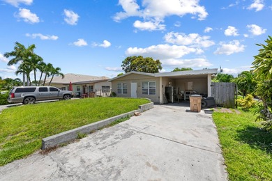 Single family home located east of I95 in Deerfield Beach. This - photo 4