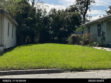 Nice level lot in West Savannah. Probate sale. All offers are - photo 1