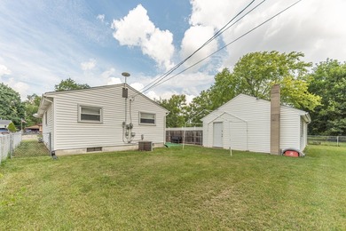 Quiet tree lined street this 3BR/2BA ranch home is located in a - photo 28