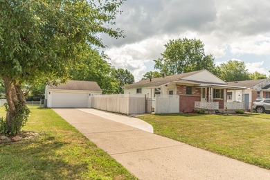 Quiet tree lined street this 3BR/2BA ranch home is located in a - photo 34